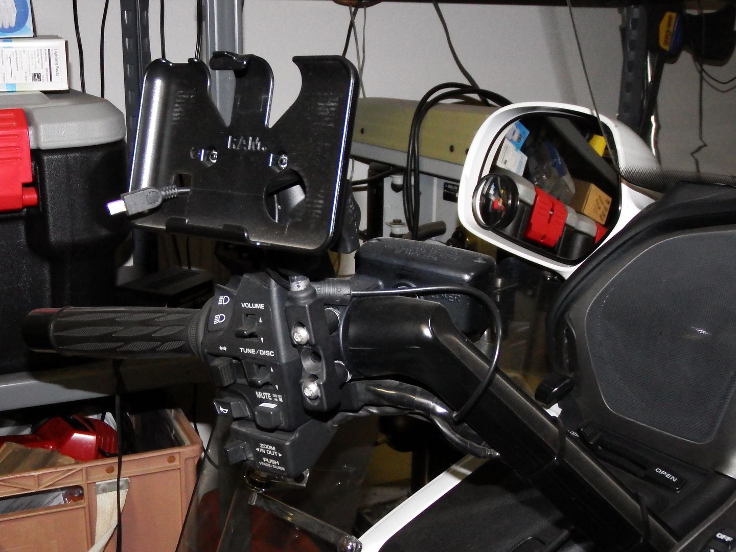 Trunk mounted CD player GL1800Riders